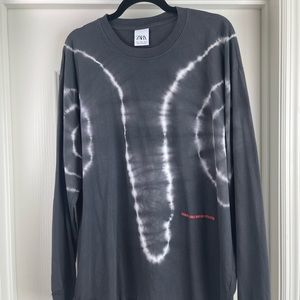 Zara, long sleeve dark gray T-Shirt with white accents
